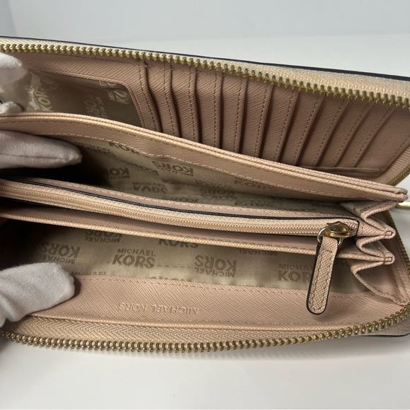 Michael Kors Jet Set Continental Tan Leather Long Zip Around Wallet/Wristlet 💕 - Picture 12 of 14